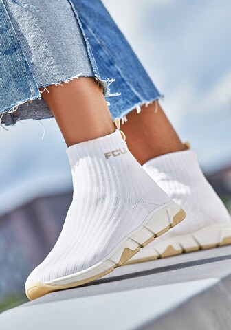 FCUK Slip on -tennarit värissä valkoinen: etupuoli
