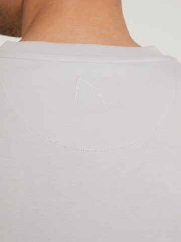 CHASIN' T-Shirt 'Bro' in Grau