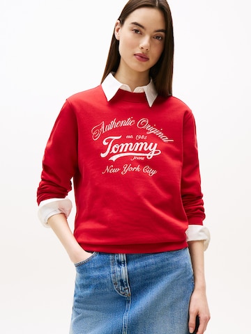 Tommy Jeans - Sweatshirt 'ESSENTIAL' em vermelho: frente