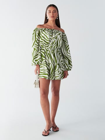 Rochie de la BWLDR pe verde: față