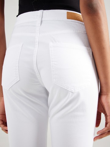QS Slimfit Jeans i hvit
