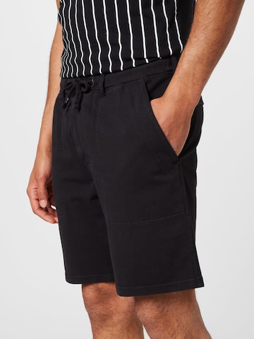 REPLAY Regular Shorts in Schwarz