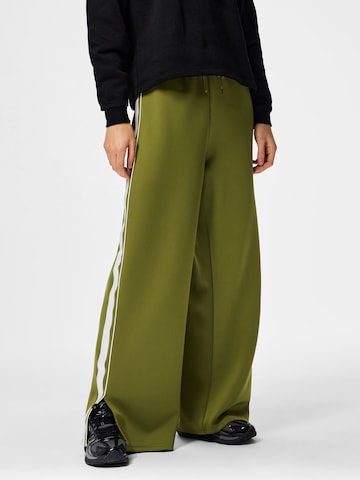 PIECES Wide leg Trousers 'PCTrack' in Green: front