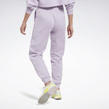 Tapered Pantaloni sportivi di Reebok in lilla