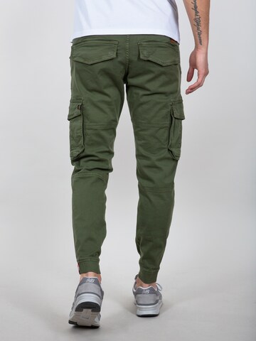 ALPHA INDUSTRIES Tapered Gargohousut 'Army' värissä vihreä