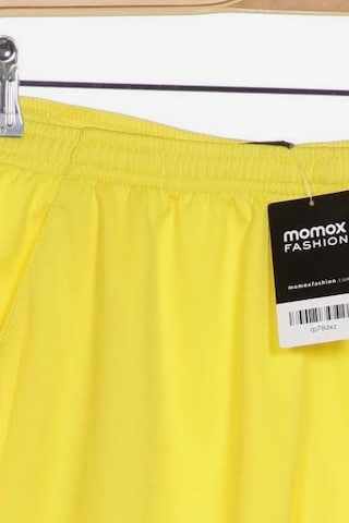 UMBRO Shorts in 34 in Yellow