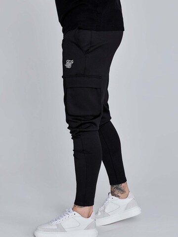 SikSilk Slimfit Sportbroek 'Essentials Poly' in Zwart: voorkant