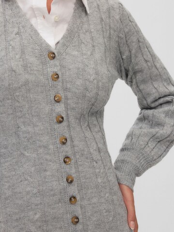 Robes en maille VERO MODA en gris