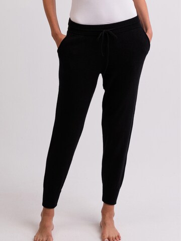 Tapered Pantaloni di CASH-MERE.CH in nero
