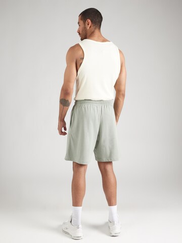 Nike Sportswear Loosefit Nadrág 'CLUB' - zöld