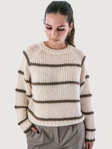 WEARABLE STORIES Pullover 'Nayla' in Beige
