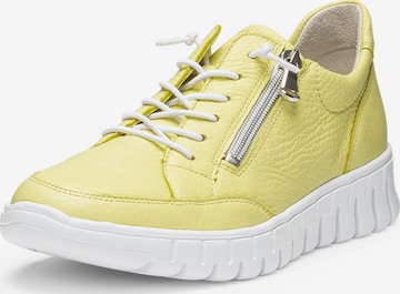 Baskets basses VITAFORM en jaune : devant