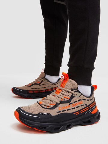 CAMP DAVID Premium Sneaker im Jacquard-Design in Beige: Vorderseite