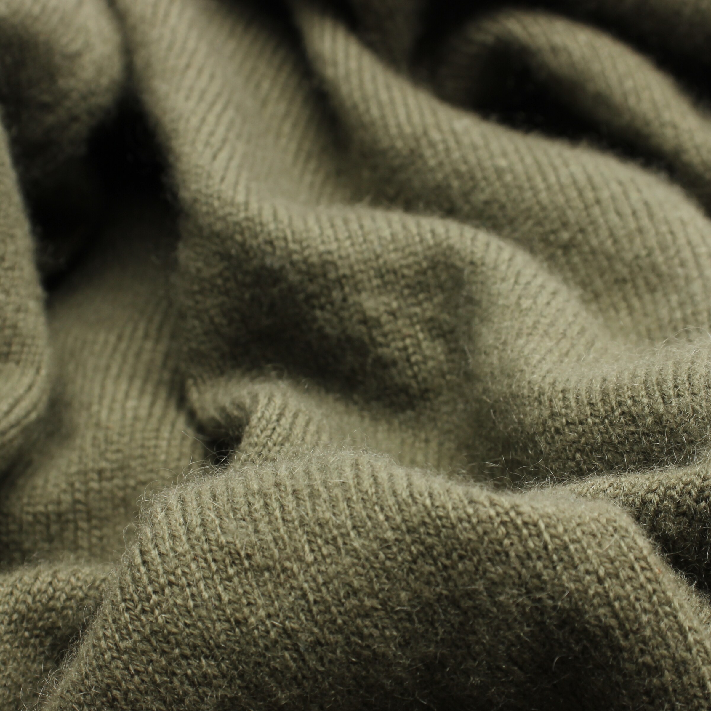 Allude Sweater & Cardigan in XL in Green