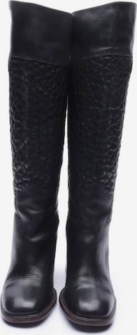 Céline Stiefel 40 in Schwarz