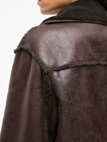 VILA - Chaqueta de entretiempo en marrón
