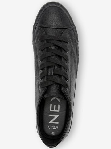 Baskets basses Next en noir