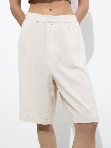 Pull&Bear Regular Pleat-front trousers in Beige