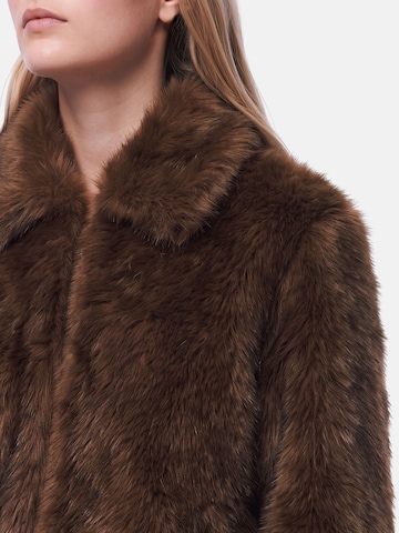 PIECES - Casaco de inverno 'PCJilla' em castanho