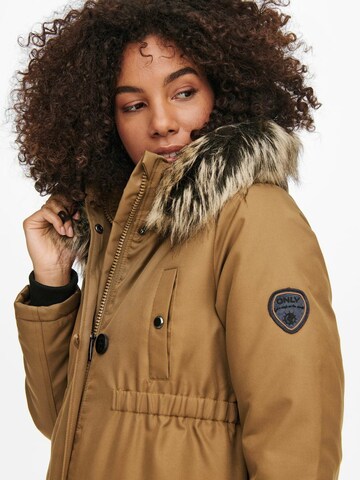 Only Maternity Parka 'Iris' in Braun