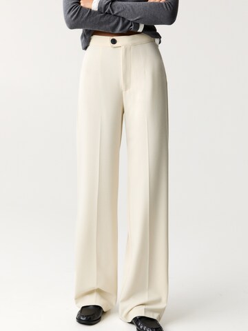 Wide Leg Pantalon à plis Pull&Bear en beige : devant