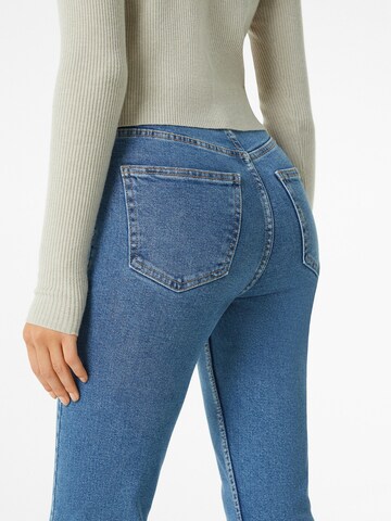 Bershka Regular Jeans in Blau