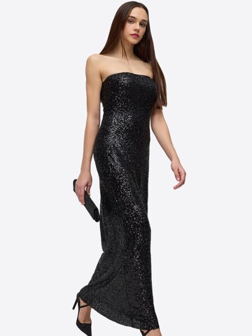 No Matter What Kleid in Schwarz: Vorderseite