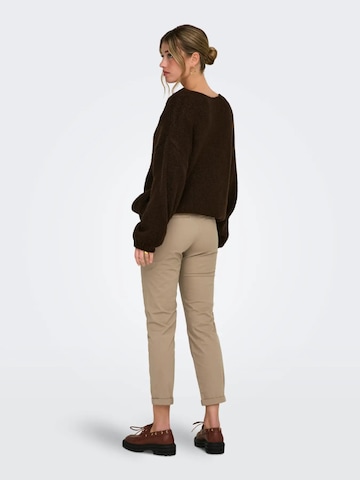 regular Pantaloni di ONLY in marrone