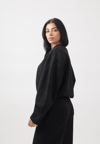 Elara Sweatshirt in Black
