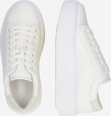 Sneaker bassa di Calvin Klein in bianco