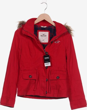 HOLLISTER Jacke XS in Rot: predná strana