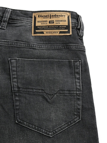 DIESEL Slimfit Jeans 'Straight SAFADO-X'‌ in Grau