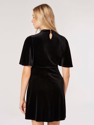 Robe de cocktail Apricot en noir