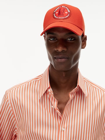 Casquette TOMMY HILFIGER en rouge : devant