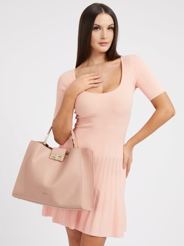 GUESS Handtasche in Pink: Vorderseite