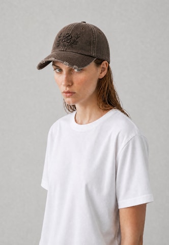Cappello da baseball 'MERCY' di Vertere Berlin in marrone: frontale