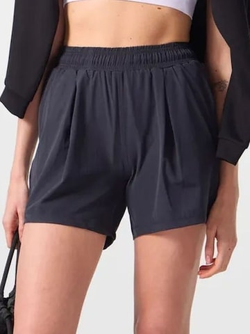 Tommy Life Workout Pants 'Shorts' in Grey: front