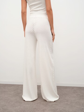 Wide leg Pantaloni de la RÆRE by Lorena Rae pe alb