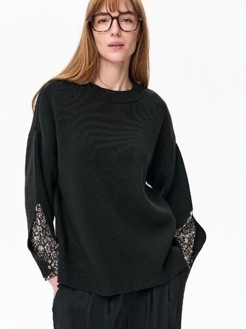 Blue Shadow Sweater in Black