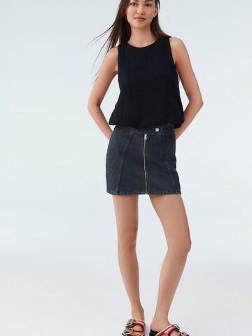Next Top in Zwart