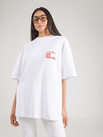 Tricou supradimensional 'Vacation' de la Karo Kauer pe alb