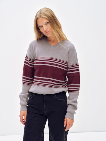 ABOUT YOU x Toni Garrn Sweater 'Penelope' in Grey: front
