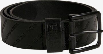 Urban Classics Belt in Black: front