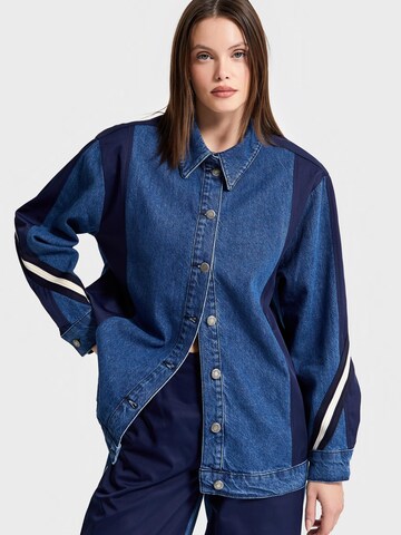 IT'S BASIC Tussenjas 'Straight Denim Jacket' in Blauw: voorkant