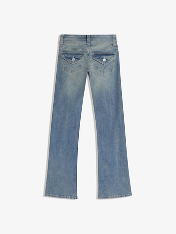 Bershka Boot cut Jeans in Blue
