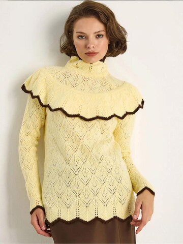 Pullover di Bianco Lucci in giallo: frontale