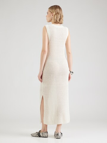 Robes en maille & Other Stories en blanc