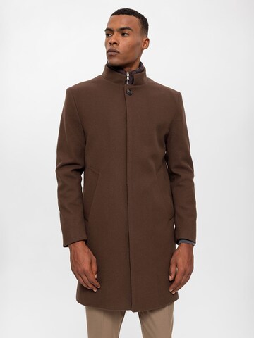 Manteau d’hiver Antioch en marron : devant