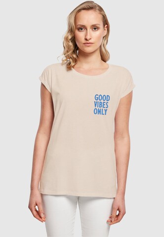 T-shirt 'Good Vibes Only' Merchcode en beige : devant