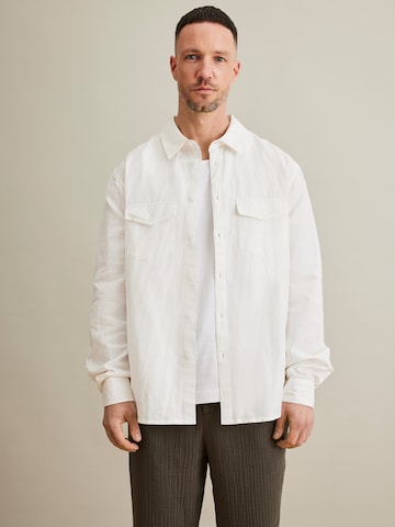 DAN FOX APPAREL Regular fit Button Up Shirt 'Lio' in White: front